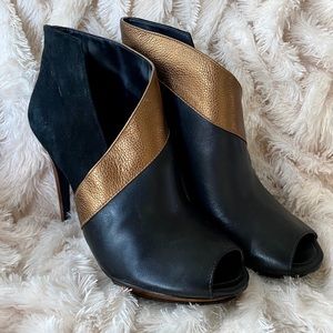 Like New BCBG MAXAZRIA Suede Leather Heels Booties
